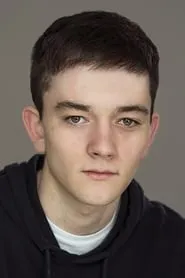 Foto de Lewis MacDougall interpretando a Conor en Un monstruo viene a verme