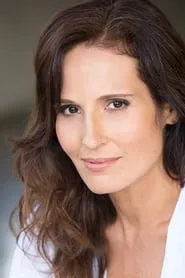 Lisa Roumain en Shallow Water
