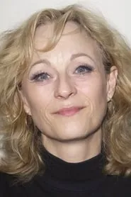 Lizzy McInnerny en Seeing Red