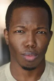 Foto de Lorenzo Yearby interpretando a Lucky en The 24th