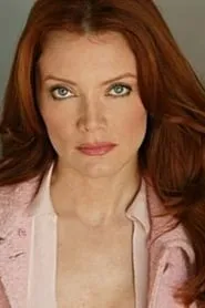 Lori Lively en Simon Says