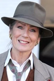 Lorraine Chase en Living in Hope