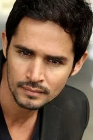 Luis Jose Lopez en Sexina: Popstar P.I.