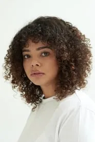 Foto de Lydia West como Beth Davenport