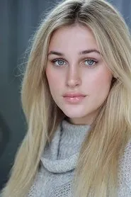 Foto de Madi Monroe interpretando a Amy Maxwell en Zombie Town