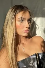 Retrato de Madison Lewis