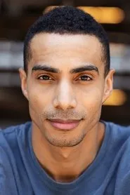 Foto de Mahdi Cocci como Tom Brooks