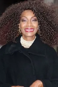 Retrato de Maizie Williams