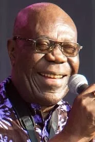 Foto de Manu Dibango interpretando a en Black Dju