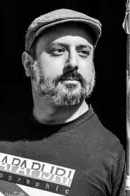 Foto de Manuel Santiago Renken interpretando a Bashar en Zimtstern und Halbmond