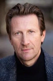 Mark Bazeley en A Line in the Sand