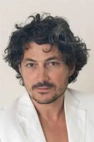 Mathias Mégard en Tres romances en París