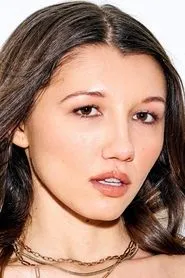 Retrato de Maya Woulfe