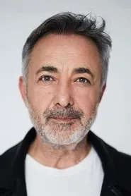 Retrato de Mehmet Aslantuğ
