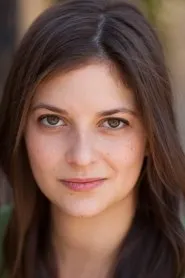 Foto de Meredith Deane interpretando a Cousin Gina en Giving It Up