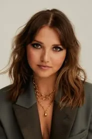 Foto de Mia McKenna-Bruce como Mia Karp