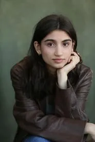 Mia Tharia en September Says