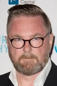 Michael Caton-Jones en Leonardo dicaprio, el más buscado