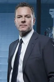 Foto de Michael French como Dr. Tom Gilder