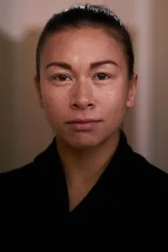 Michaela Dinh en Si no puedo tener amor, quiero poder