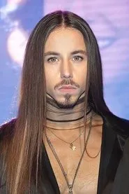 Michał Szpak en Once a Year on Blackpool Sands