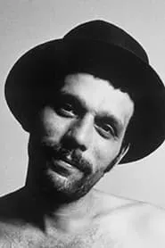 Foto de Miguel Piñero interpretando a Hernando en Distrito apache: El Bronx