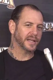 Mike Ness en Punk's Not Dead