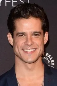 Miles Gaston Villanueva en Saturn Returns
