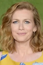 Mireille Enos en Never Here