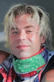 Foto de Mod Sun interpretando a Self en Machine Gun Kelly's Life In Pink