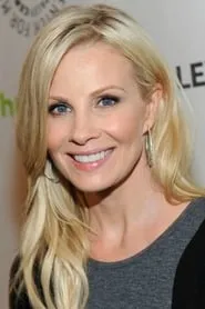 Monica Potter en 5 hombres para Lucy