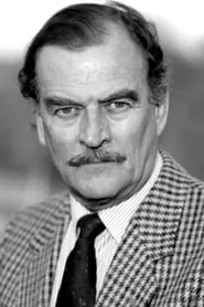 Retrato de Moray Watson