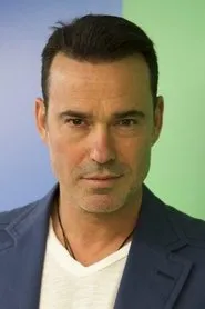 Retrato de Murat Başoğlu