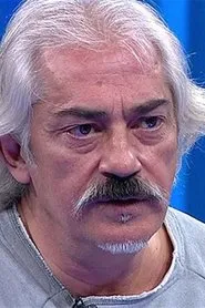 Retrato de Mustafa Altıoklar