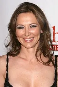 Natasha Pavlovich en Fuera de toda ley