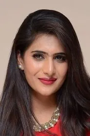Neha Saxena en Lodukku Pandi