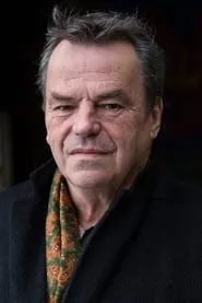 Foto de Neil Jordan interpretando a Self en Excalibur: Behind the Movie