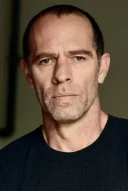 Foto de Neil Sandilands como Paco