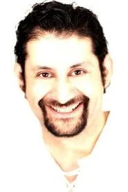 Foto de Nicolas Buitrago interpretando a Carlos en Ostfriesisch für Anfänger