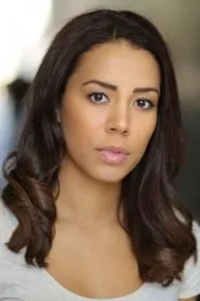 Foto de Nicôle Lecky como Julia Blenkingsopp