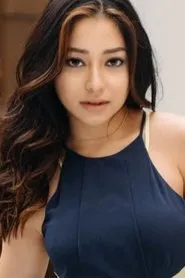 Nikita Willy en Gasing Tengkorak