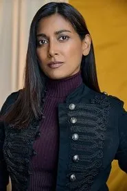Nimmi Harasgama en Hello Darlin'