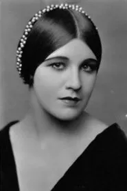 Nina Romano en The Palace of Pleasure