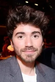 Noah Galvin en Theater Camp