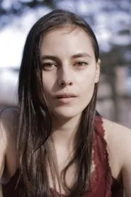 Noémie Nakai en Hacia la luz