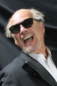 Norman Deesing aparece en Make Me Young: Youth Knows No Pain  Norman Deesing en Make Me Young: Youth Knows No Pain