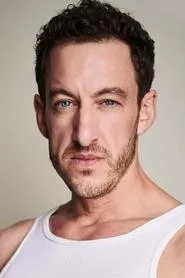 Retrato de Oliver Powell