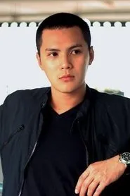 Retrato de Oscar Chan Yat-Tin