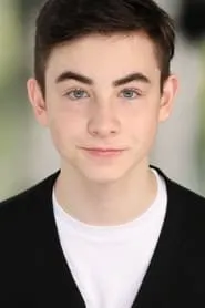 Foto de Owen Vaccaro interpretando a Dylan en Padres por desigual