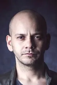 Foto de Ozan Dağara interpretando a Riza's Uncle en Hayat